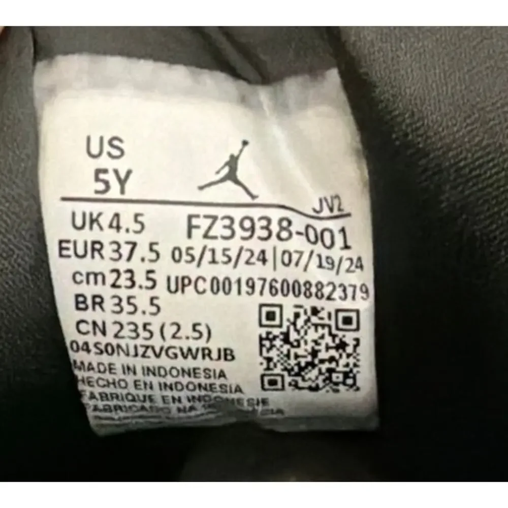 Nike Air Jordan 1 Mid SE GS 'Black Metallic Silver' Patent Leather Sneakers 5